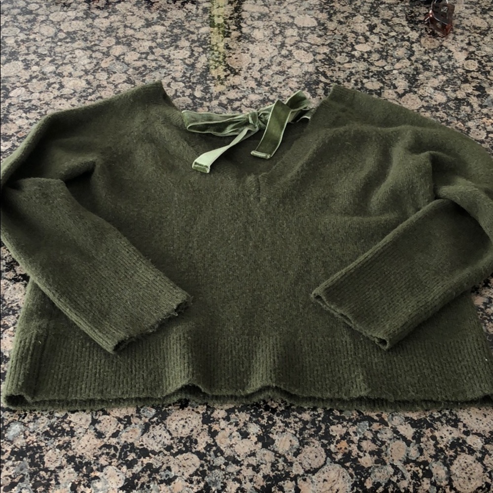 Only worn once! sweater with low back & velvet tie